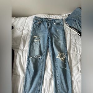 Garage light blue mom jeans. Size 5